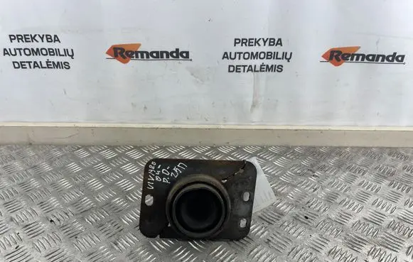 Opel Vivaro Engine mount bracket