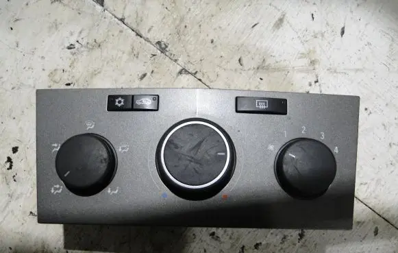 Opel Astra H Climate control/heater control trim 13201300