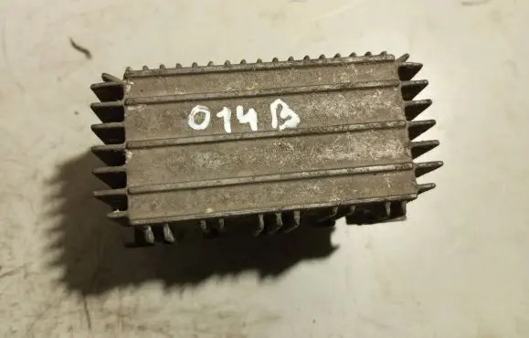 Opel Zafira B Glow plug pre-heat relay 55353011