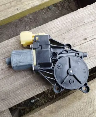 Ford Fiesta Front door window regulator motor 8A6114553B FC7244