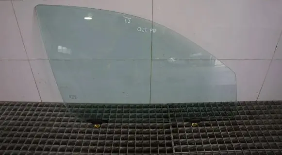 Mitsubishi Outlander Front door window/glass (coupe) 