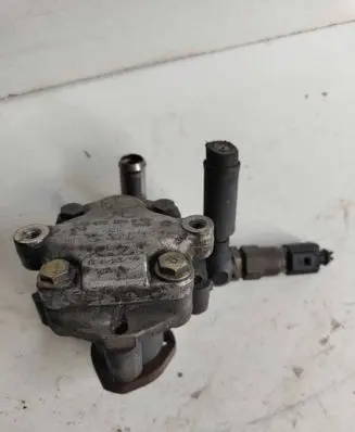 Volkswagen Golf IV Power steering pump 1J0422154B