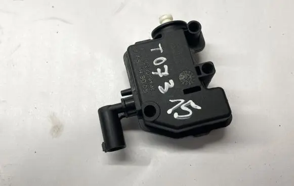 BMW X3 F25 Fuel tank cap lock 7270792