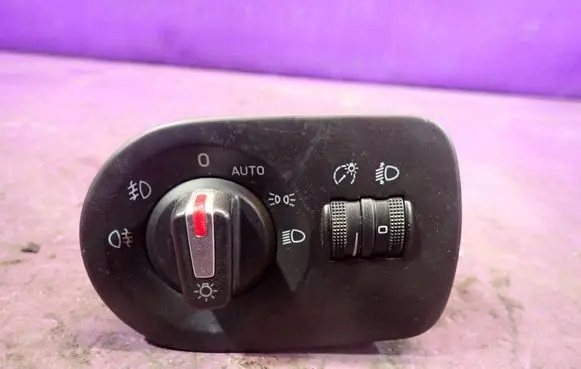 Seat Leon (1P) Light switch