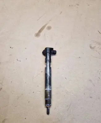 Mercedes-Benz Sprinter W906 Fuel injector A6510700587 R00002D