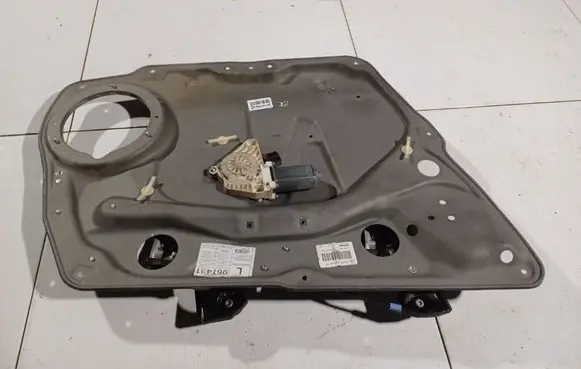 Mercedes-Benz B W245 Sliding door window regulator with motor A1697202979