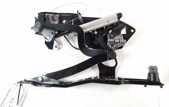BMW 1 E82 E88 Convertible roof hinge 7174774