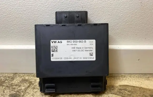 Audi A4 S4 B8 8K Voltage converter/converter module 8K0959663B 8K0959663