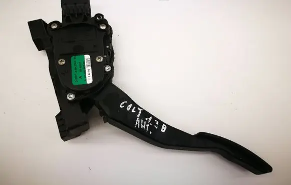 Mitsubishi Colt Accelerator throttle pedal A4543000104