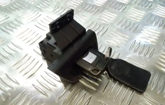 BMW 1 E81 E87 Ignition lock 695471810 10862510