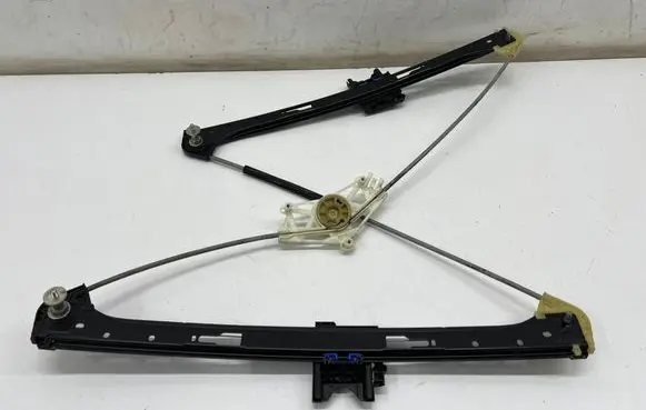 Front window lifting mechanism without motor