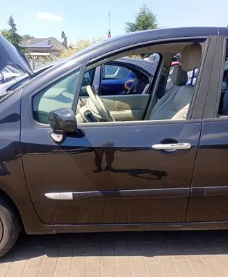 Renault Modus Front door