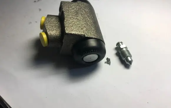 Ford Escort Rear brake cylinder 4258