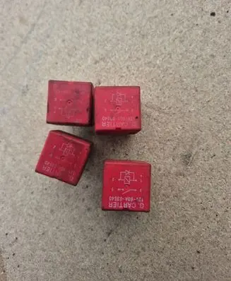 Volkswagen Golf V Other relay 7700844682A