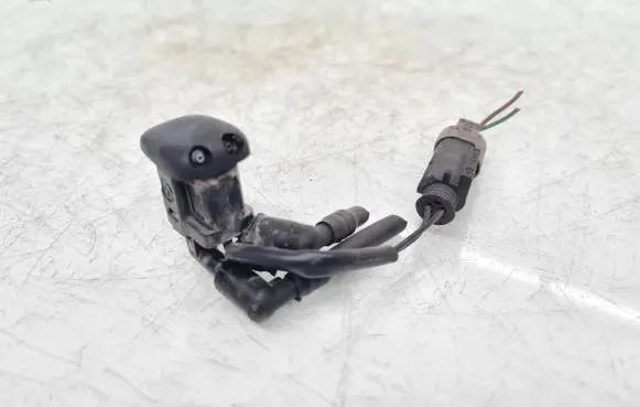 BMW 5 E39 Windshield washer spray nozzle 61668361042 8361042