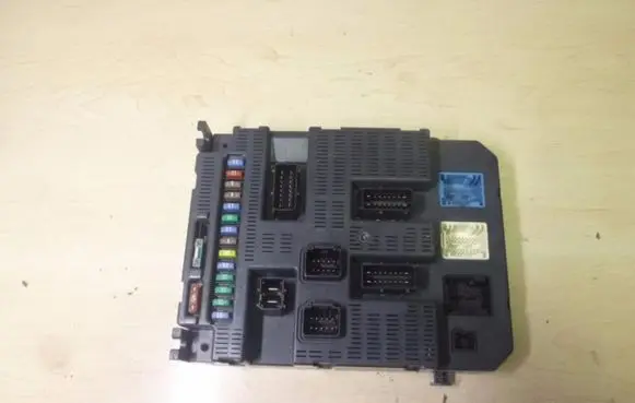 Peugeot 308 Comfort/convenience module 9663798180 G897