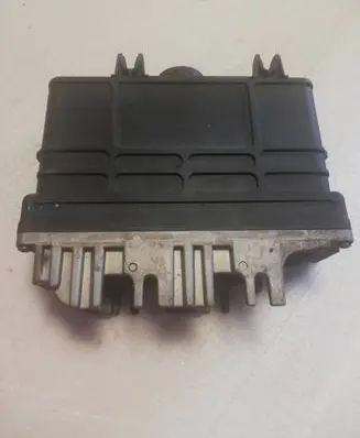 Volkswagen PASSAT B4 Engine control unit/module 8A0907311L 0261203188 26SA2902