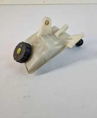 Brake fluid reservoir