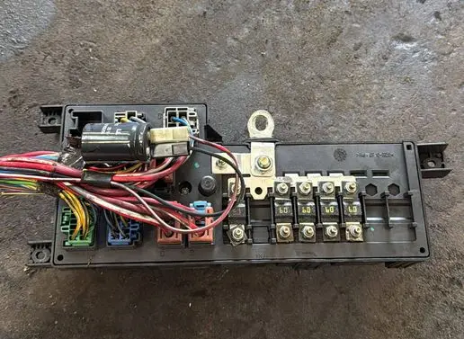 Volvo V70 Fuse module 8637841