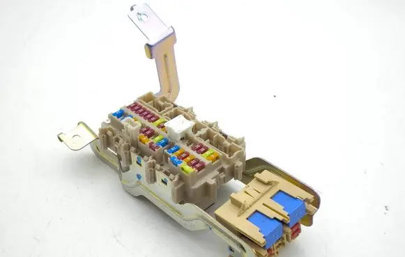 Nissan Navara D23 Fuse module 4KJ0A C30988