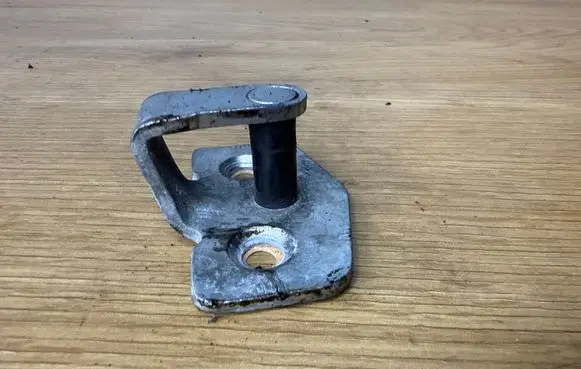 Opel Vivaro Front door lock loop/hook striker