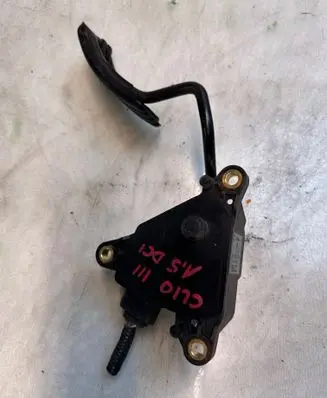 Renault Clio III Accelerator throttle pedal 8200297342