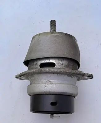 Audi Q7 4L Engine mount bracket 7L8199131F 14072011