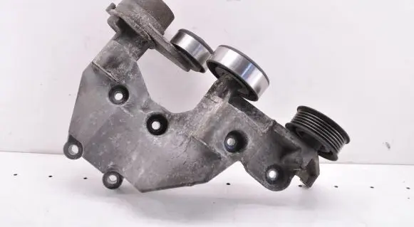 KIA Sportage Engine mounting bracket