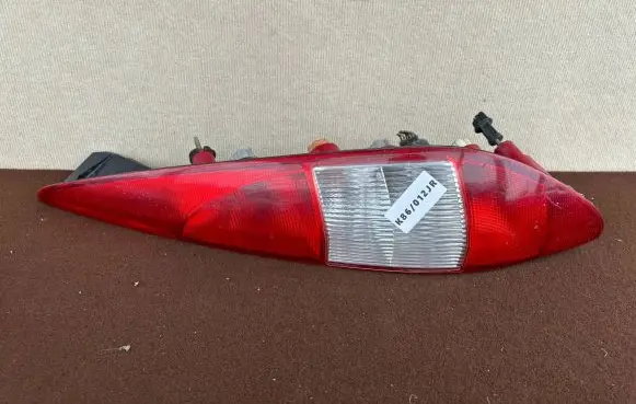 Ford Mondeo Mk III Rear/tail lights 1S71-13404-C