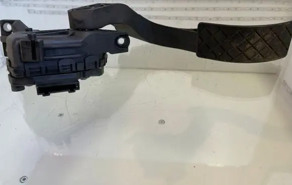 Audi A6 S6 C5 4B Accelerator throttle pedal 8D1721523J