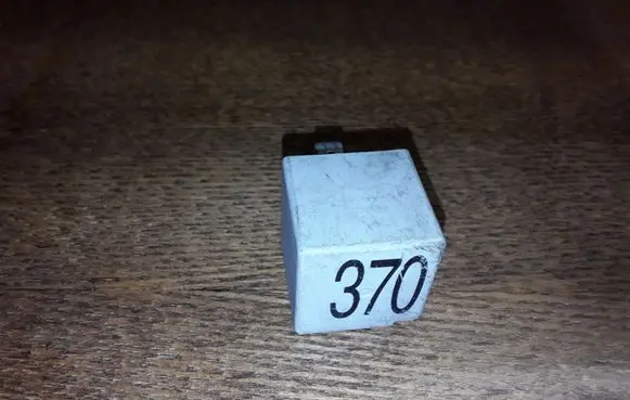 Audi A4 S4 B6 8E 8H Other relay 8D0951253