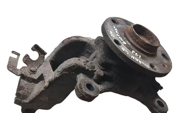 Volkswagen Touran I Front wheel hub spindle knuckle