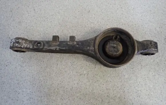 KIA Carens II Front control arm 