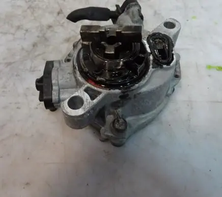 Ford Focus ST Vacuum pump 9804021880