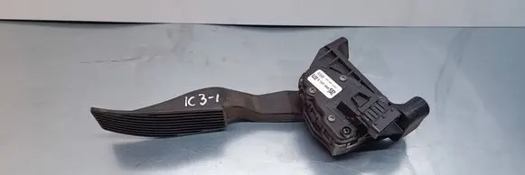 Opel Astra G Accelerator throttle pedal 9157998 6PV00811200