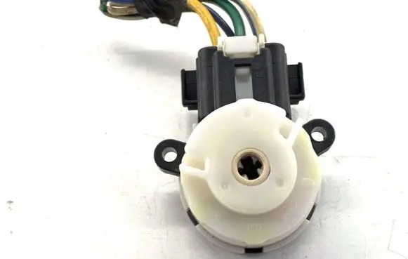 Suzuki Swift I Ignition lock 