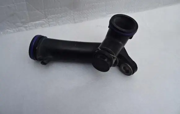 Engine coolant pipe/hose