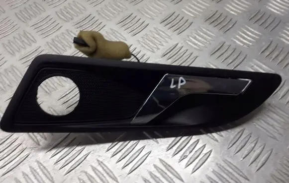 Skoda Octavia Mk2 (1Z) Front door interior handle 1Z0837247