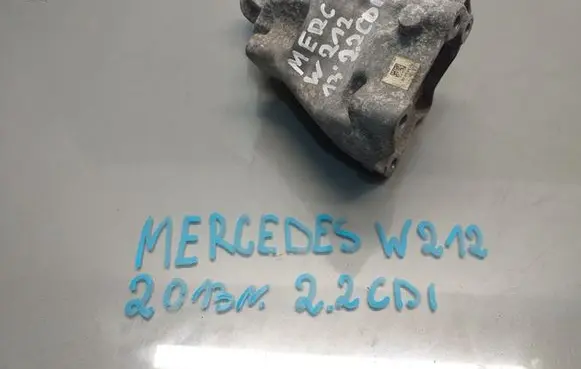 Mercedes-Benz E AMG W212 Engine mounting bracket A6512233504