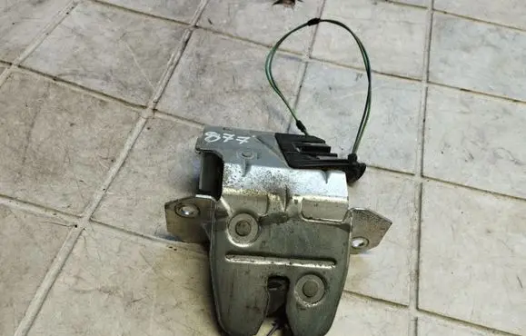 Mercedes-Benz Vaneo W414 Tailgate/trunk/boot lock/catch/latch A4147400035