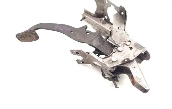 Ford Courier Brake pedal 16A43073