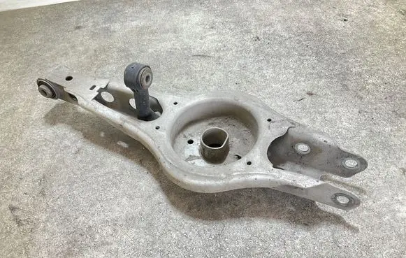 Rear upper control arm/wishbone