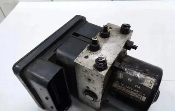 Volkswagen Golf IV Master brake cylinder
