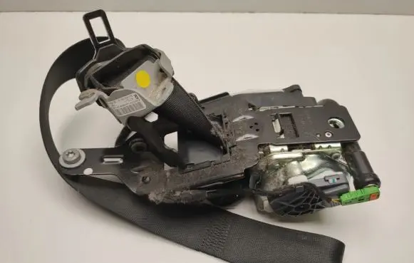Mercedes-Benz E C207 W207 Front seatbelt A2078605285