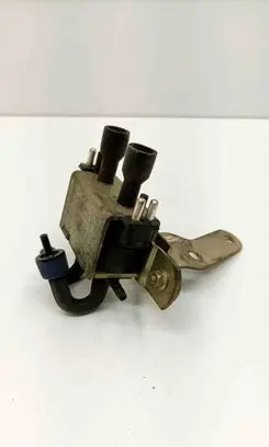 Engine mount vacuum valve