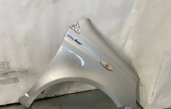 Toyota Yaris Fender D154