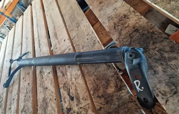 Volkswagen Touran III Tailgate strut 5TA827851B