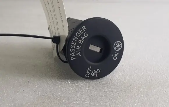 Passenger airbag on/off switch