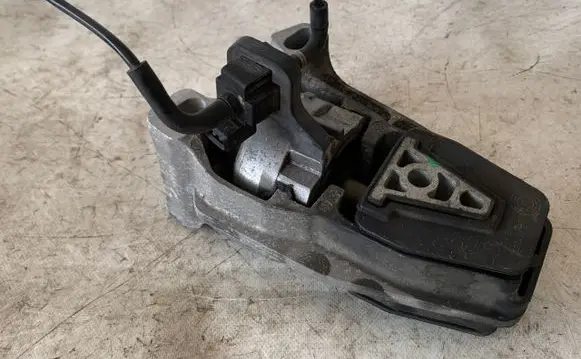 Citroen C5 Engine mounting bracket PLSC53