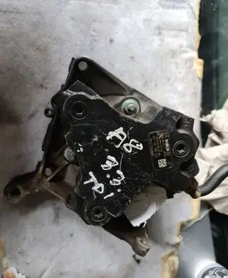 Audi A8 S8 D2 4D Fuel injection high pressure pump 0445010036 000103